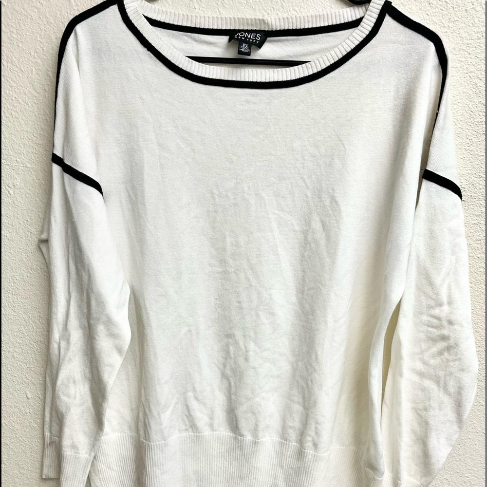 Jones NY White Oversized Sweater Black Trim Size Small EUC